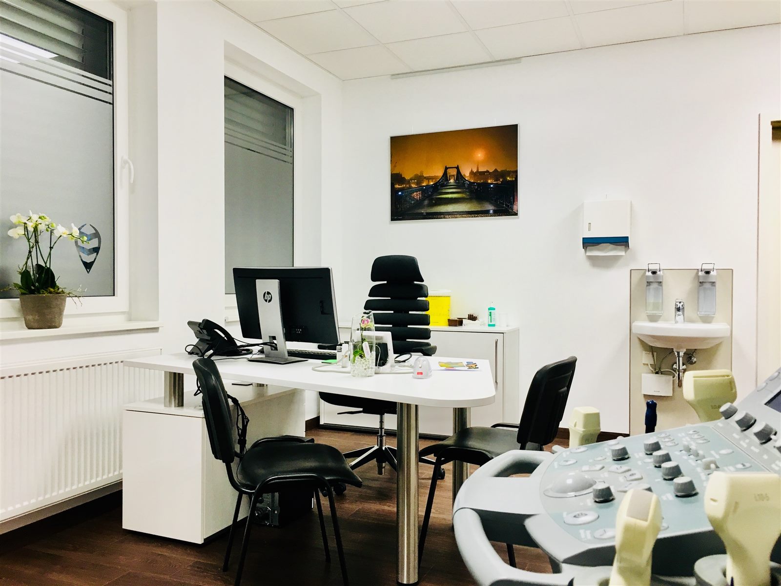 Sprechzimmer mit Ultraschallgerät